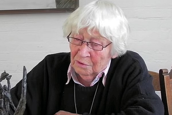 Truus Menger-Oversteegen overleden