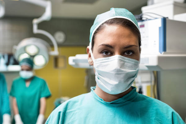 Groot tekort aan zorgpersoneel: “Maak van hersenchirurgie tweejarige MBO-opleiding”