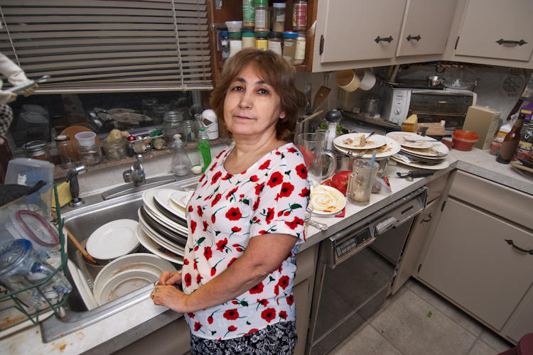 Het huis van schoonmaakster Astrid (52) is één grote teringzooi: “Werk en privé wil ik gescheiden houden”