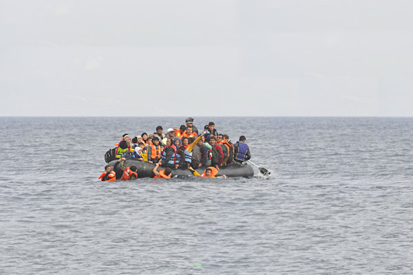 Bootje wacht geduldig op uitkomst Haags asieloverleg
