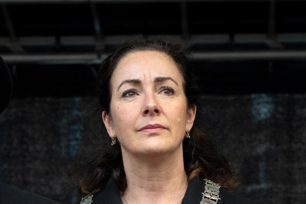 Amsterdam legaliseert wapens na de fout van Femke Halsema