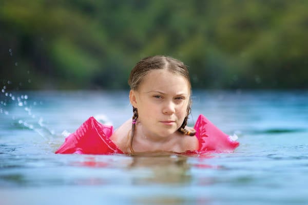 Greta Thunberg zwemt naar klimaattop in Egypte