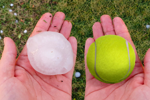 Tennisballen steeds kleiner vergeleken met hagelstenen