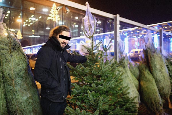 Oplichter verkocht gewone sparren als ‘kerstboom’