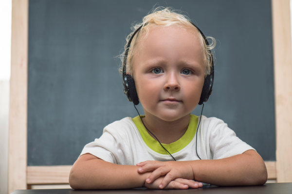 Nationale Voorleesdagen begonnen: “We willen kinderen zo snel mogelijk laten wennen aan audioboeken”