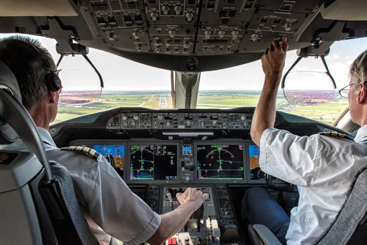 Vliegmaatschappijen willen nog maar één piloot per vlucht: “Iedere passagier kan googelen hoe vliegtuig bestuurd moet worden”