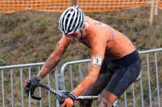 Heel succes stropdas Team NL boos op Mathieu van der Poel: "Dit heeft met wielrennen niets meer  te maken"