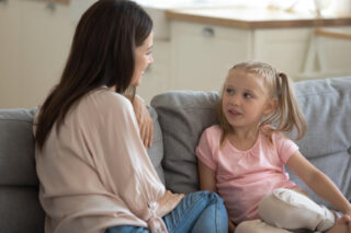 Meeste moeders blij met wijziging naar ‘ouder uit wie kind is geboren’: “Maakt ouderschap minder afstandelijk” Meeste moeders blij met wijziging naar ‘ouder uit wie kind is geboren’: “Maakt ouderschap minder afstandelijk”