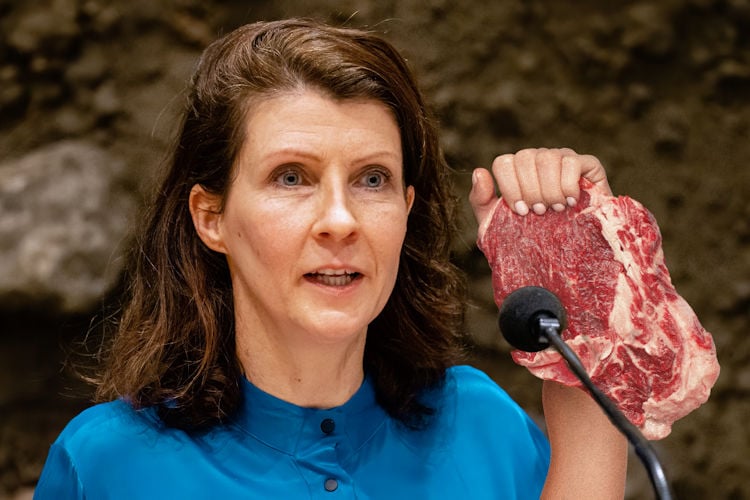 Ruzie Partij voor de Dieren loopt uit de hand: Esther Ouwehand dreigt met flink stuk vlees