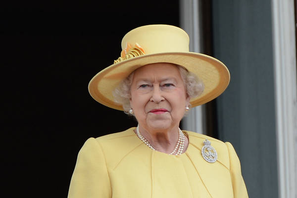 Britse koningin Elizabeth viert 71-jarig jubileum bescheiden