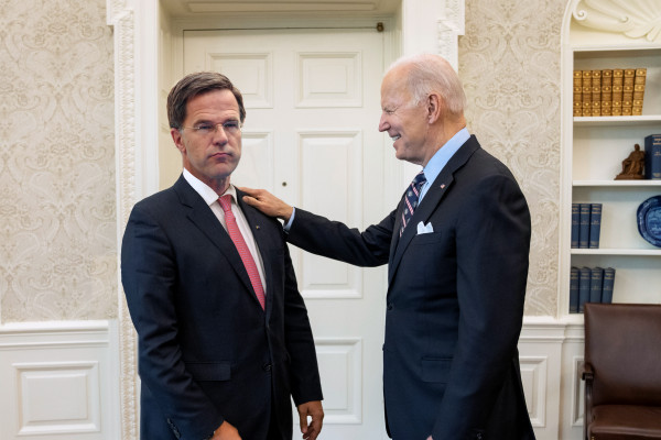 Rutte teleurgesteld over ontmoeting met Biden: “Zijn Nederlands is heel erg slecht”
