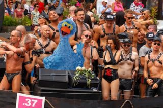 sesamstraat-canal-parade-gay-pride
