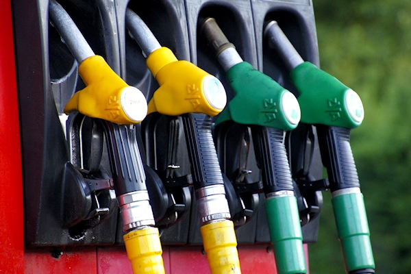 Meerderheid Nederlanders wil Duitser worden in ruil voor lagere brandstofprijs